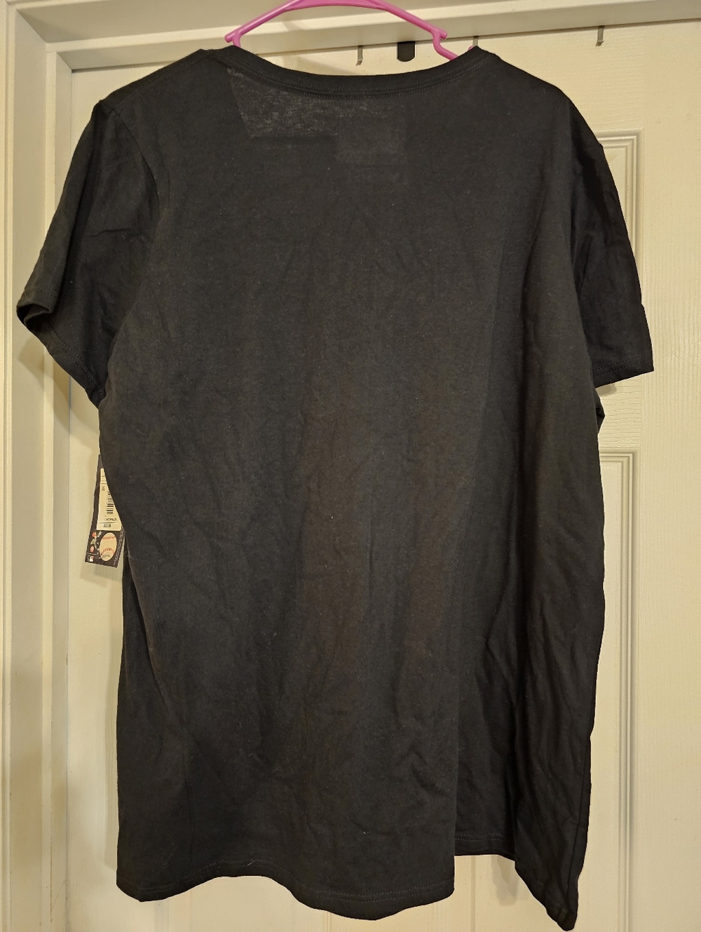 NWT Cincinnati Reds V-Neck T-Shirt. Size: 2XL. - Picture 3 of 5
